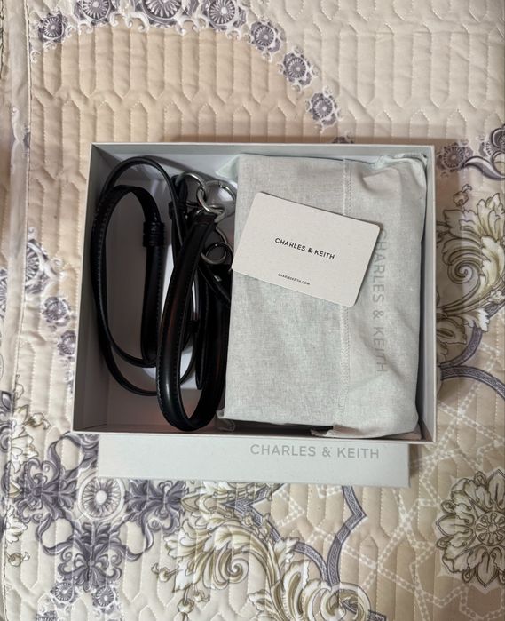 Сумка CHARLES & KEITH черная