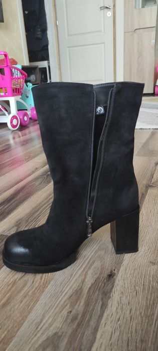 Дамски боти на ток