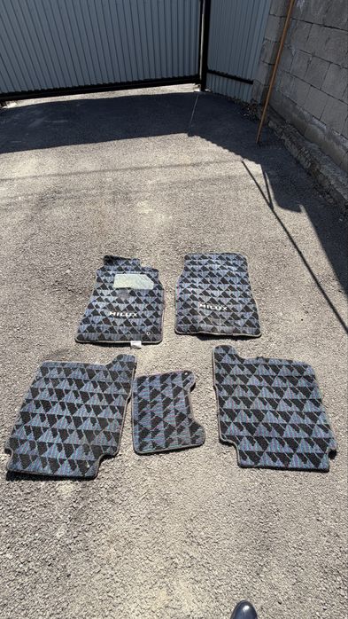 Продам полики тойота сюрф