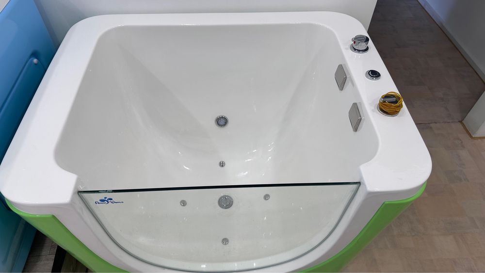 Продам гидро массажеую ванну