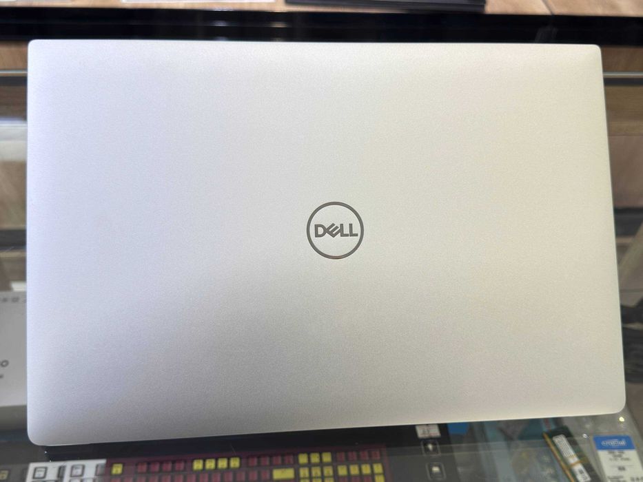 DELL Precision 5530 Core i7-8850H ram 8 ssd 256 Quadro P1000 4gb