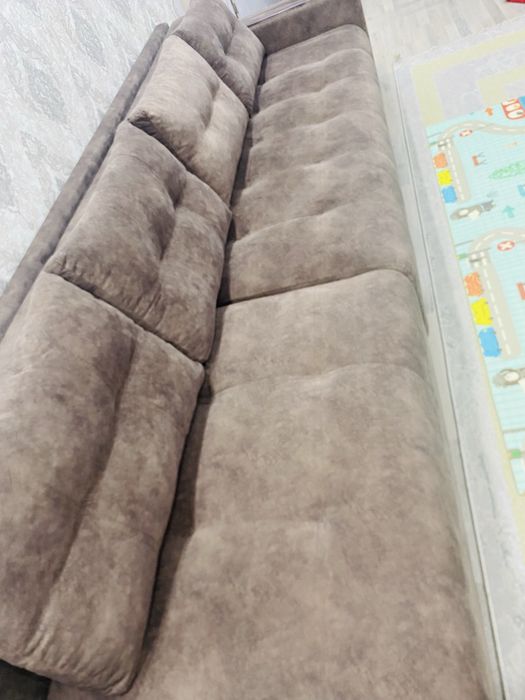 Продаётся стильный диван 3,5 м