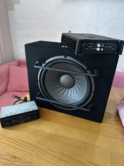 JBL бас каса с усилвател