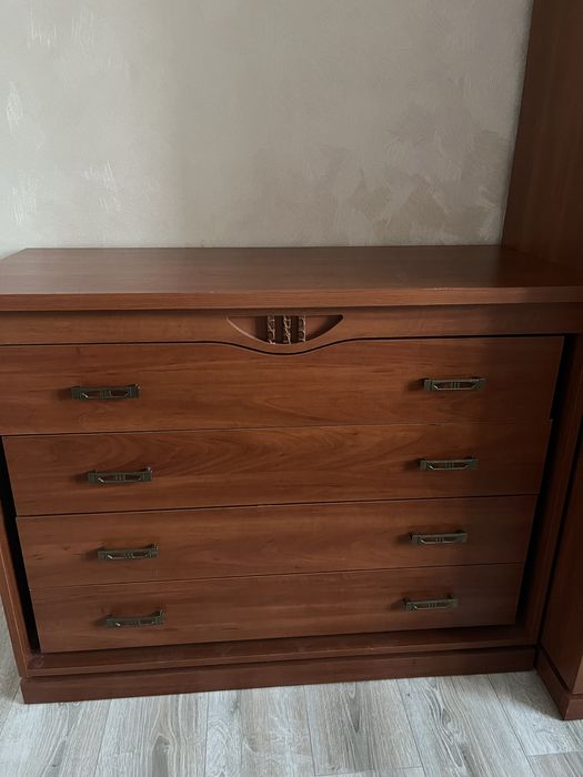 Продается спальный гарнитур