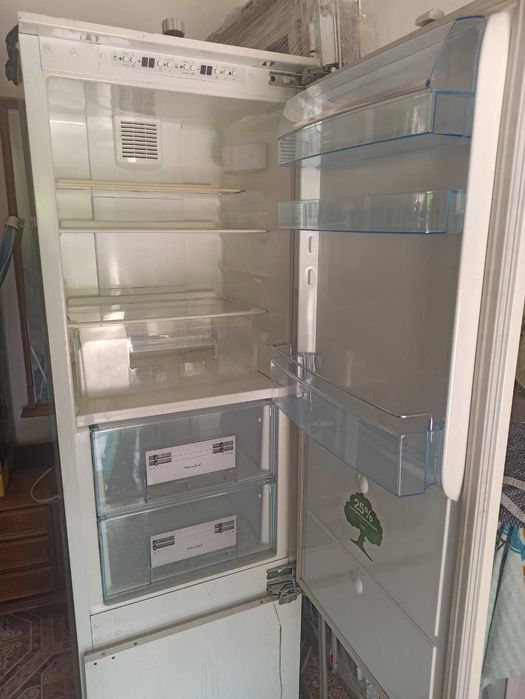 Продавам Electrolux Хладилник за вграждане