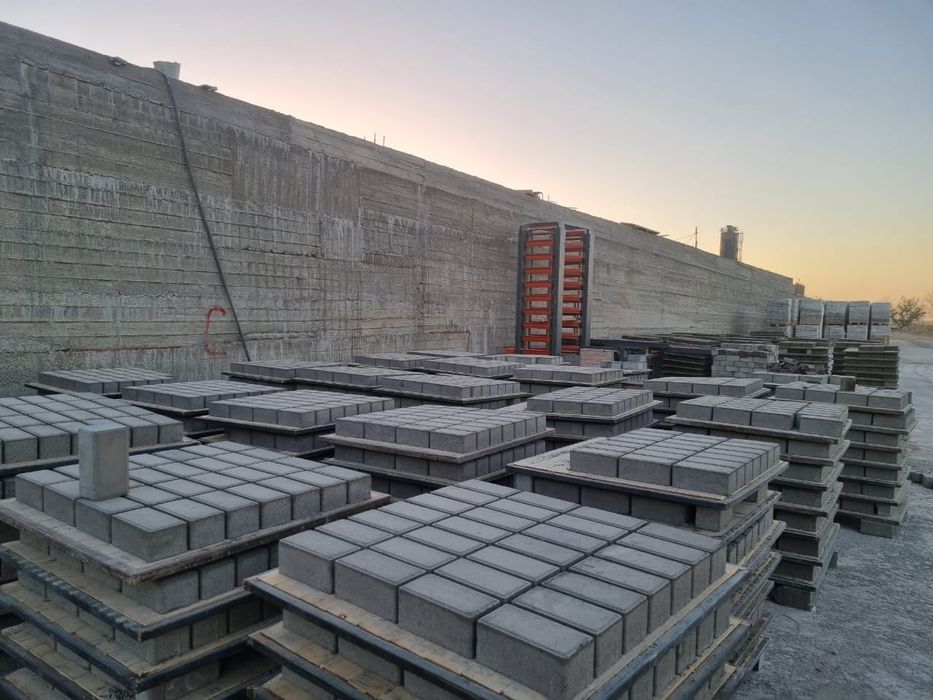 (бордюр, поребрик, брусчатка)