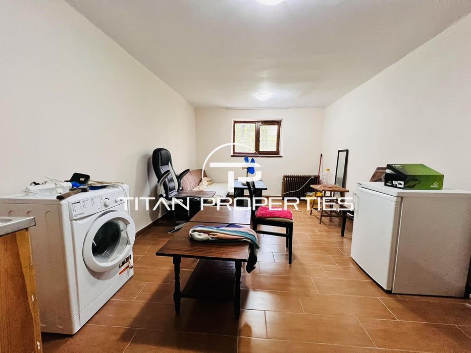 Дава се под наем Едностаен апартамент в Бургас, Център - 18 кв.м за 102 € - Снимка #1