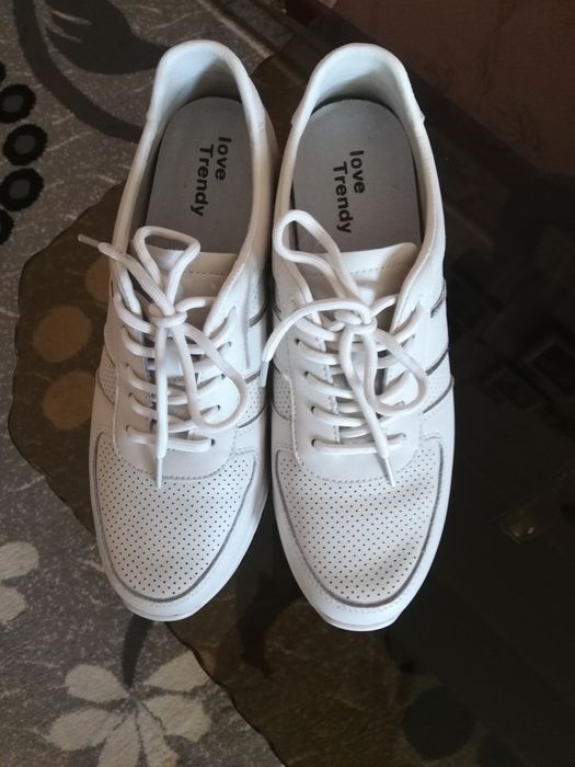 Продам кроссовки