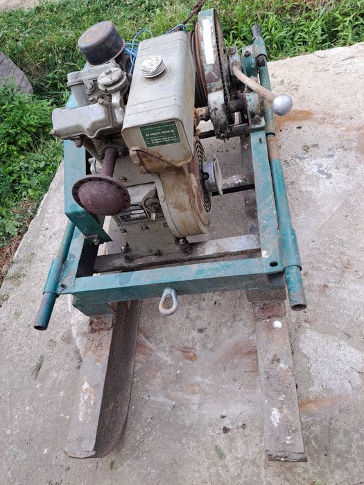 Troliu cu motor cu benzina