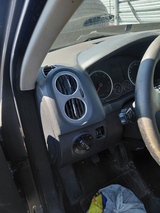 Арматурно табло с аербег  за Vw Tiguan 2010god