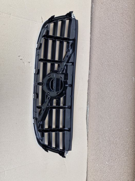 Grila centrala Volvo XC60 NOUA 2008-2013