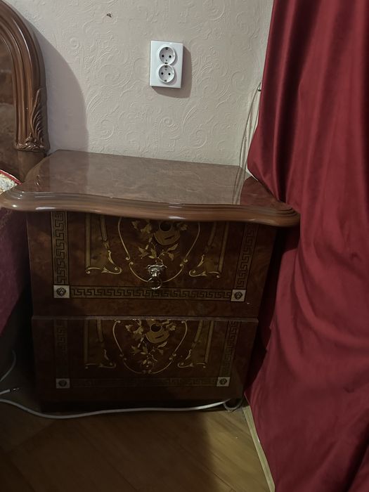 Продам спальный гарнитур