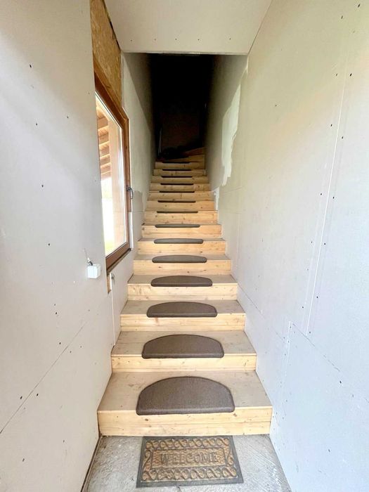 Продава къща в с. Лесново