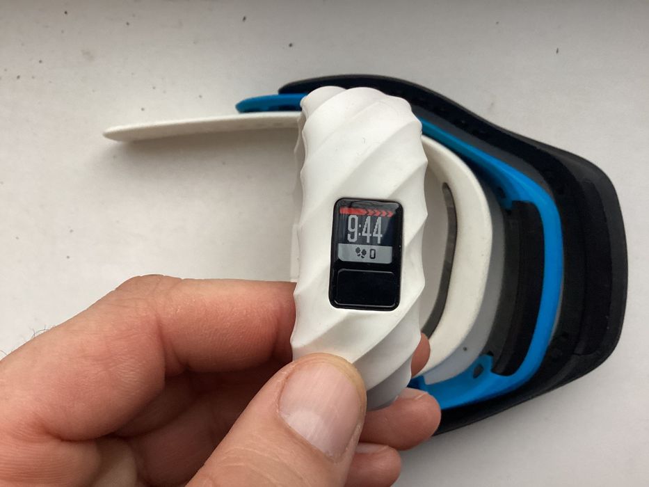 4 bratari fitness Garmin  vivofit