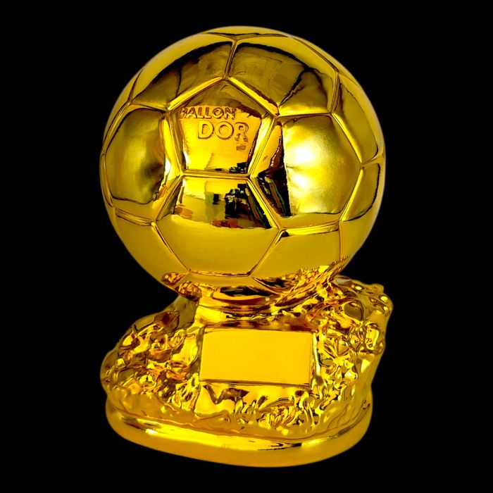 Трофей (купа) „Златна топка“ (Ballon d’Or), 25 х16 х 17 см