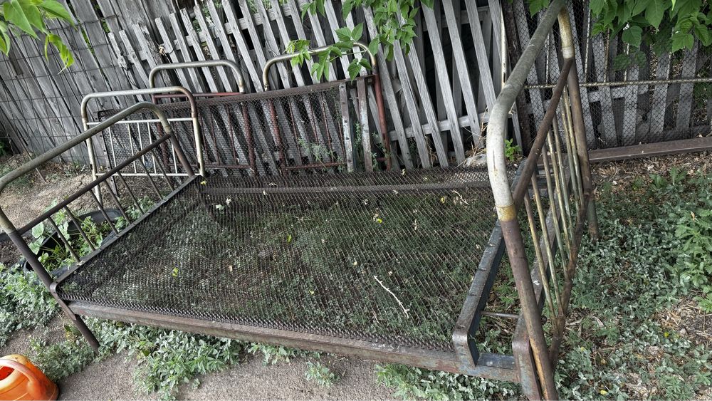 Продам Кровать стол Шкаф