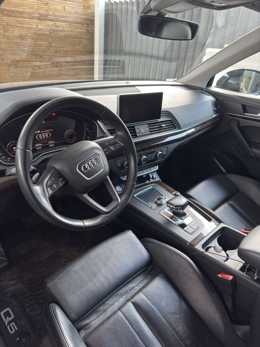 Audi Q5  -72000-!! km-reali