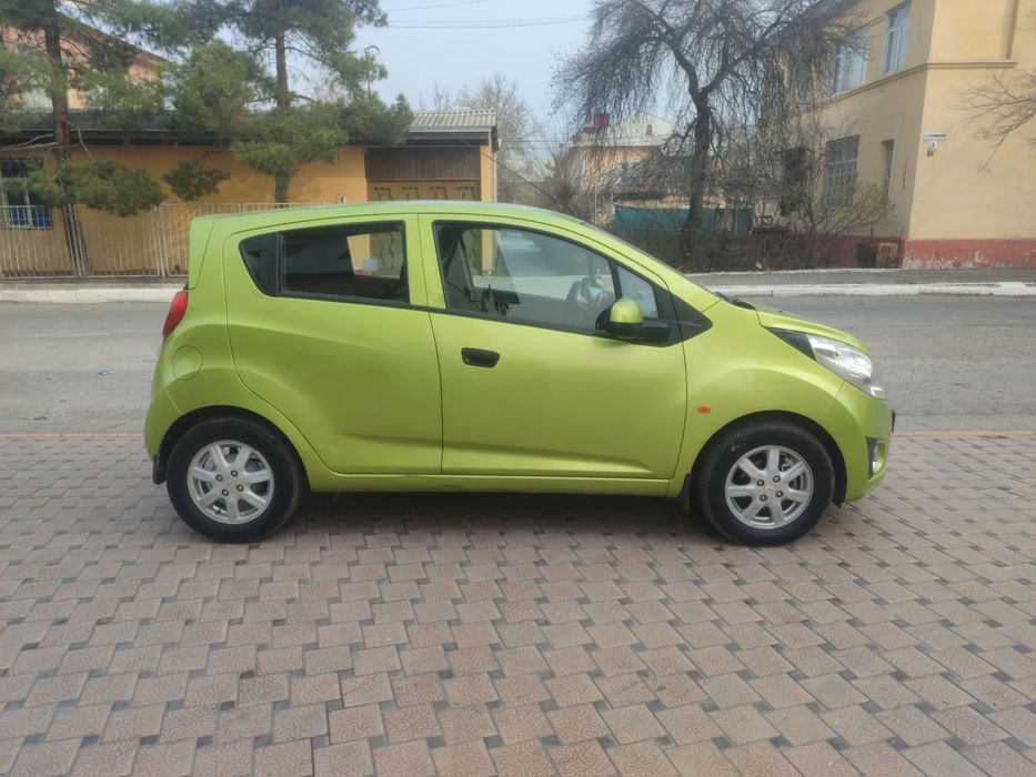 Spark  2011 Aftamat 4pazitsiya  223ming yurgan  kraska 30% oldi orqa p