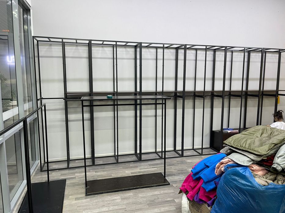 Вешало витрина для одежды