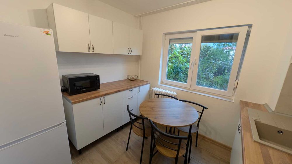 Apartament cu 3 camere de inchiriat