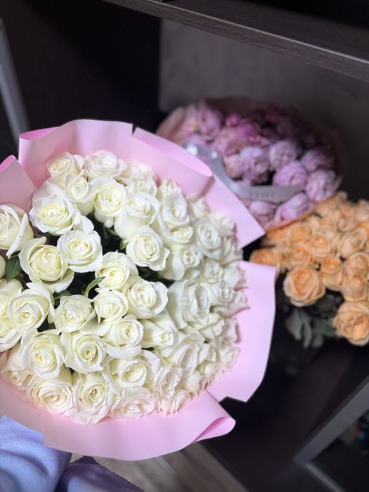 Продам белые розы 51 шт, свежый