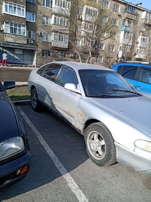 Автомобиль Мазда кронос