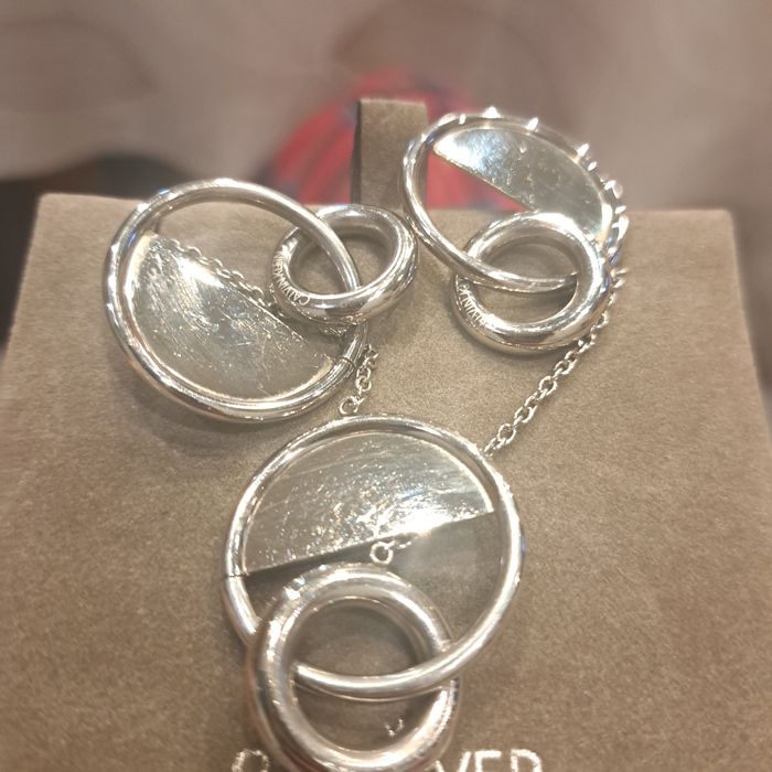 Обеци и гривна Calvin Klein