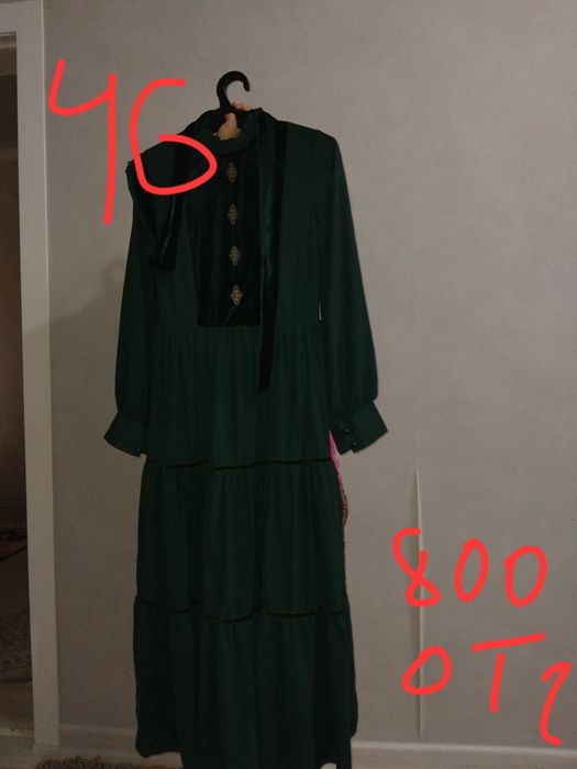 Нови көйлектер  текеткісі бар