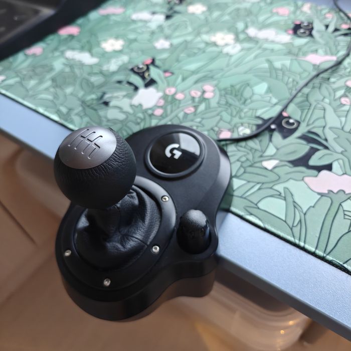 Гейминг кормило Logitech G29 + скоростен лост Logitech Driving Force