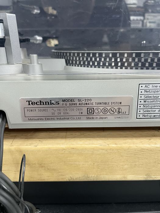 Pckup technics sl 220 curea noua finctioneaza impecabil