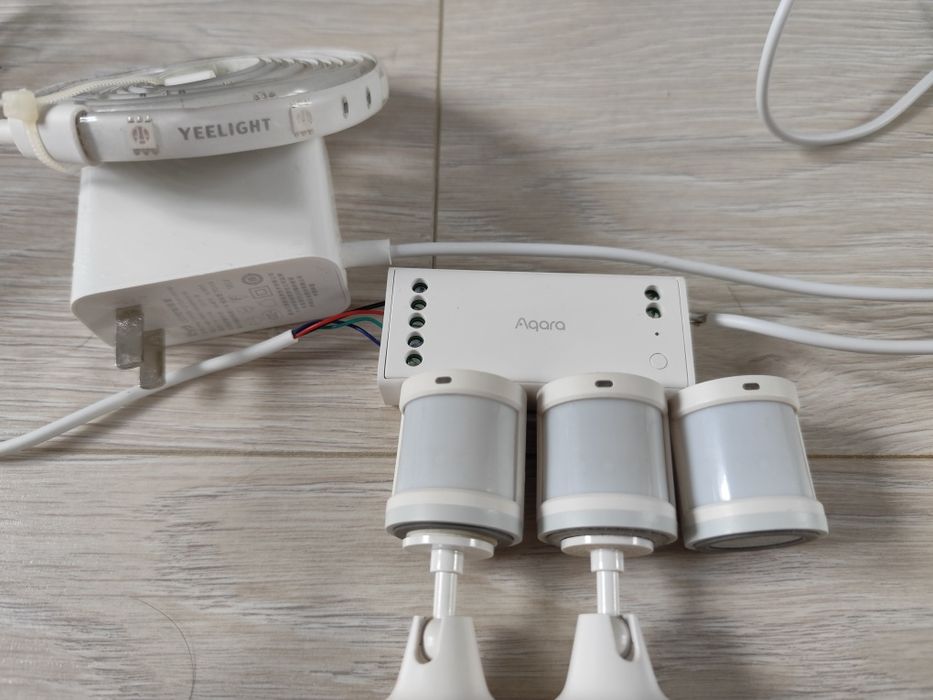 Aqara senzor prezenta FP2,  prize hub AC, senzori, intrerupatoare