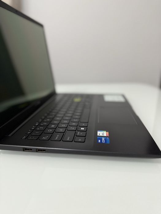 Laptop Asus Vivobook 15, i7-1165G7, OLED, 8GB RAM, 512GB SSD, Iris Xe