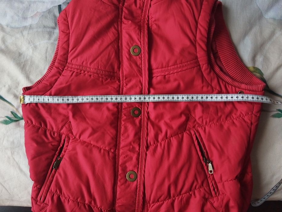 Vesta roșie damă
