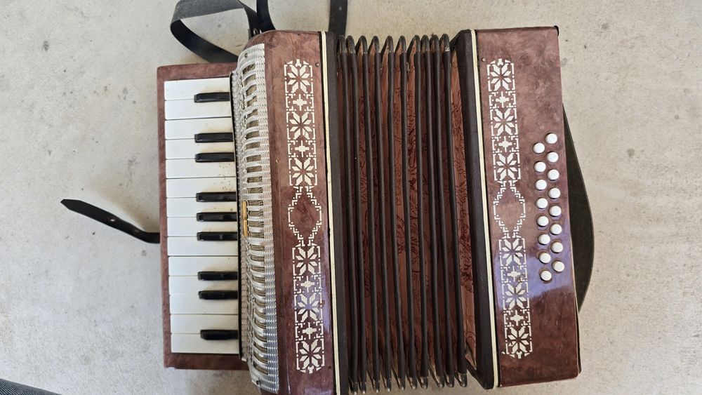 Малък Акордеон с 16 баса