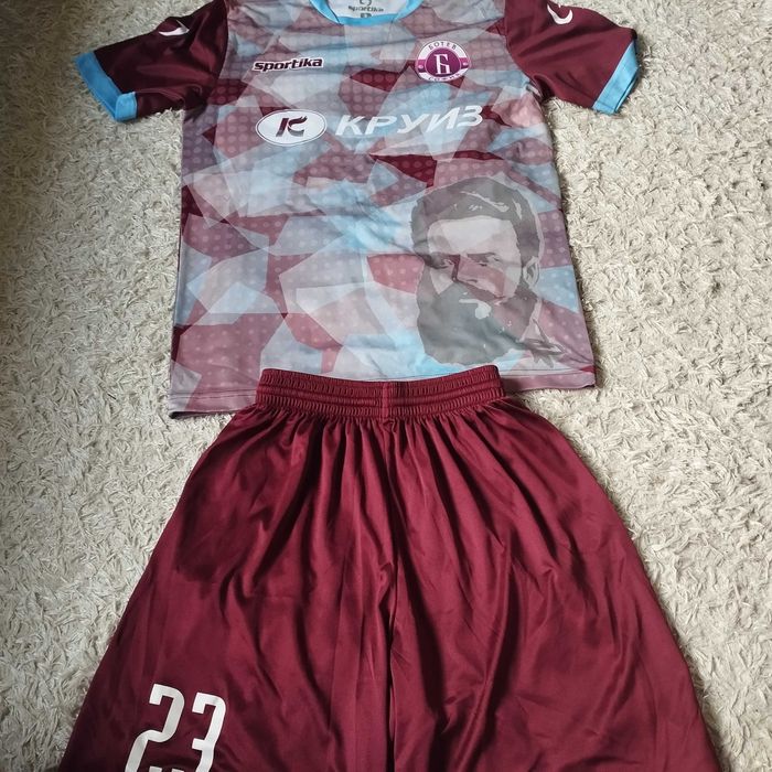 Футболен екип Ботев