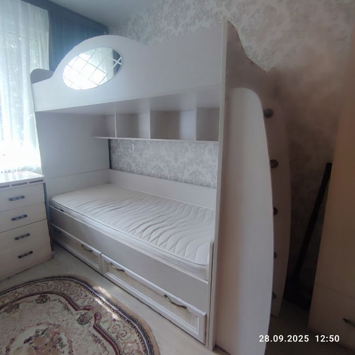 Двухъярусная кровать