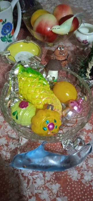 Игрушки детские: коляска детскская, куклы,посудки кофейные,лошадки