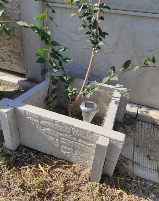 Jardinieră din beton