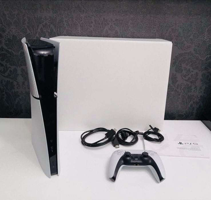 Vând PlayStation / PS5 Slim Digital 1TB + 40 jocuri