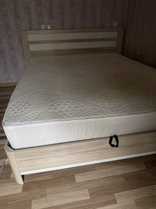 Современная кровать 160×200 с подъёмным механизмом и матрасом