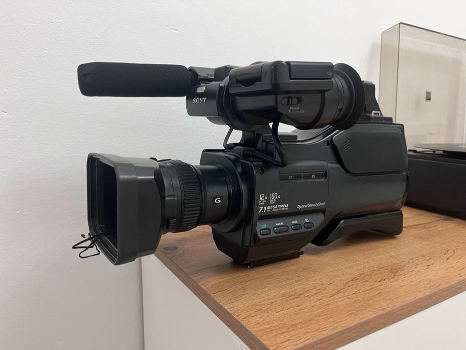 Продам видео камеру Sony