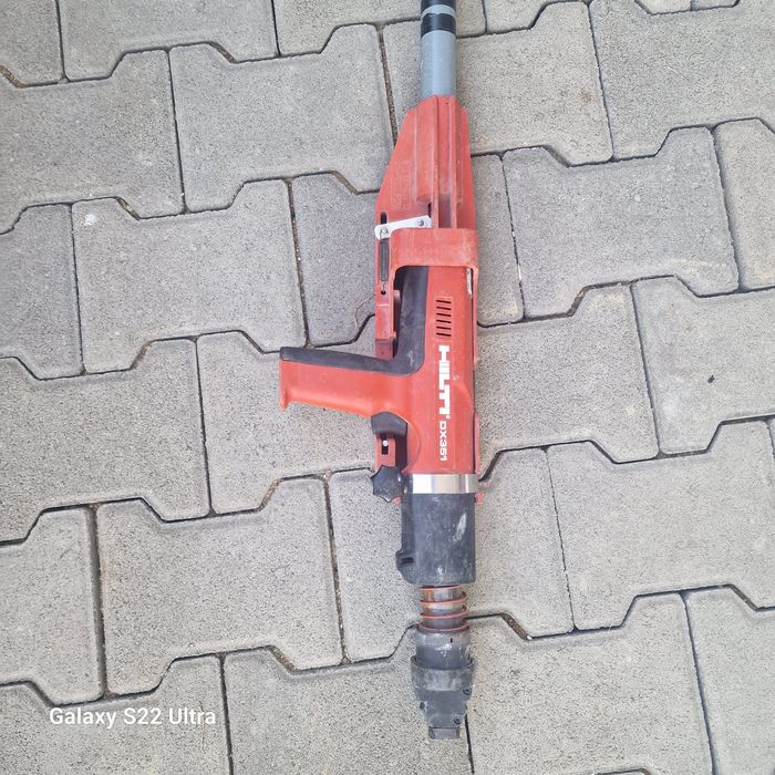 Dispozitiv de plantat cuie hilti