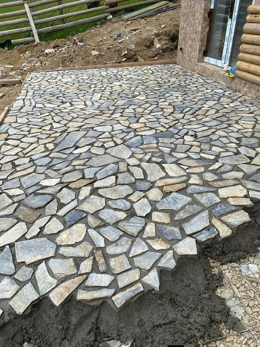 Piatră naturală de munte.