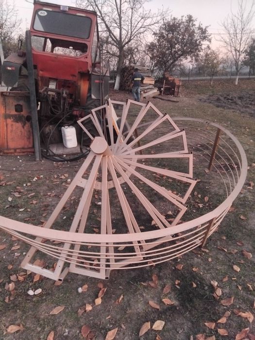 Vând scara elicoidala