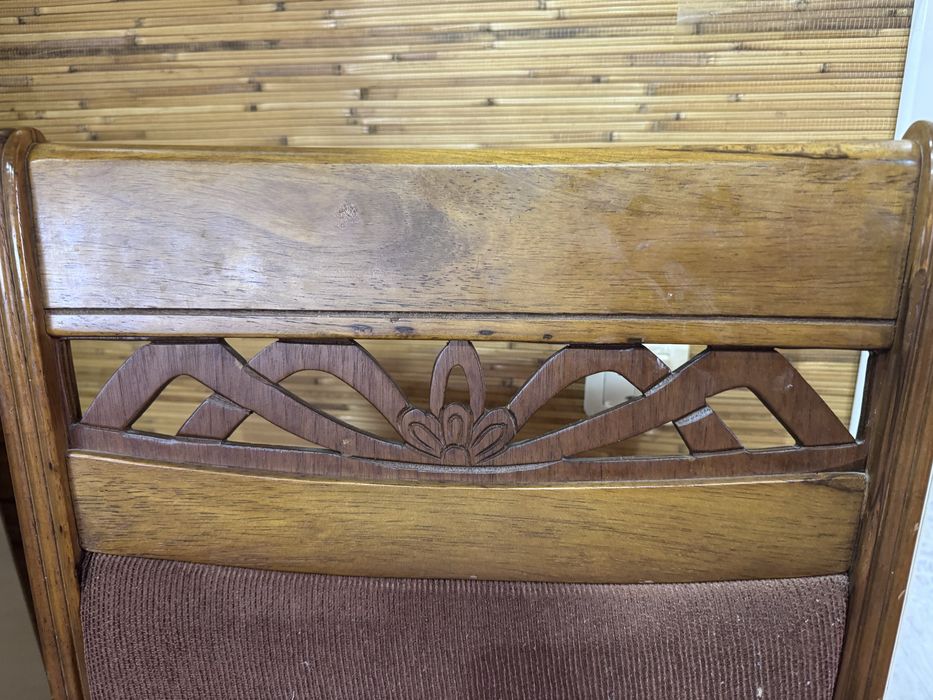 Стол со стульями. Производства Малайзия.