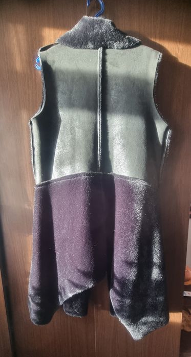 Vând vestă imitație blană și piele
