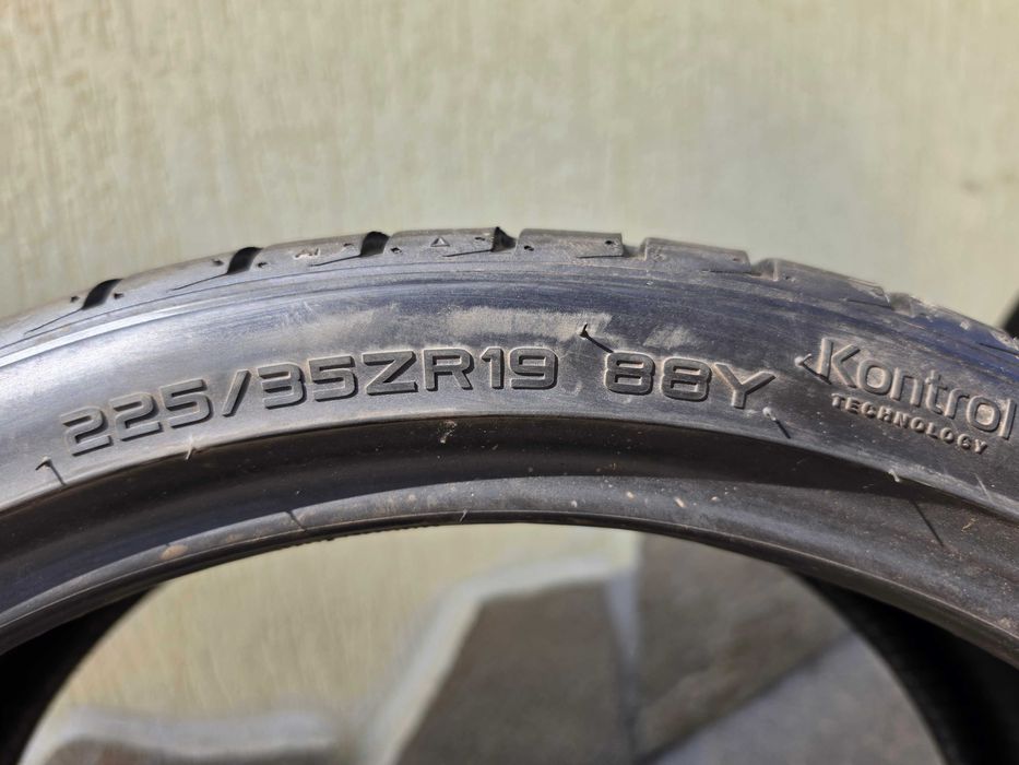 2 бр. летни гуми 225/35/19 Hankook 6 mm DOT 3419