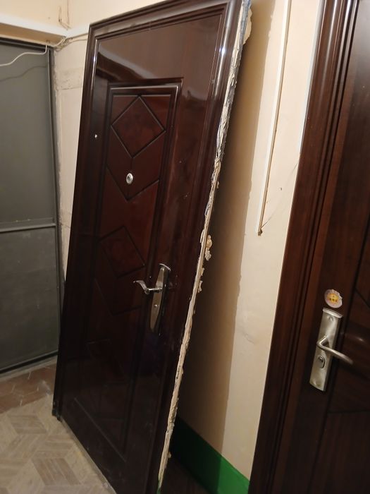 Продам входную дверь