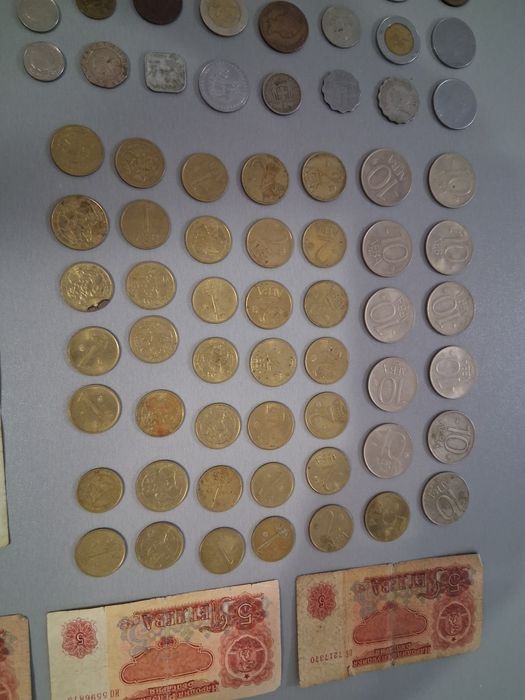 стари банкноти и монети солидно количество цената е за  всичко