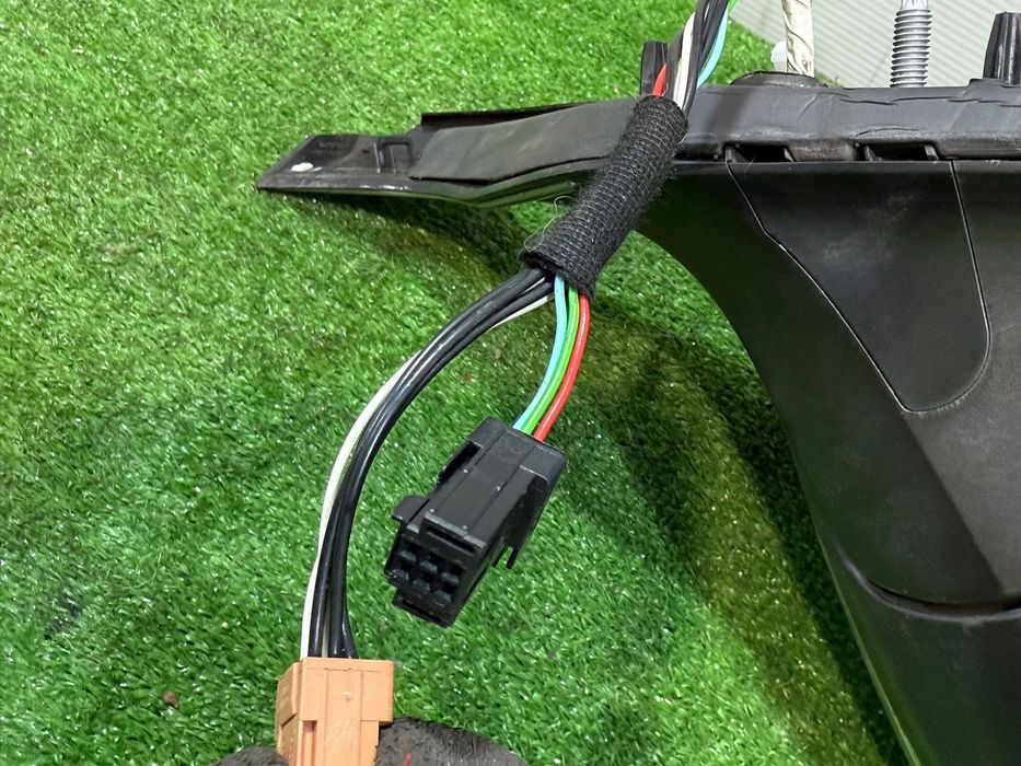 OGLINDA DREAPTA PEUGEOT 208 1.4 DIESEL 2013 COD OEM 021047 1607511680 1611240580 2012-2018